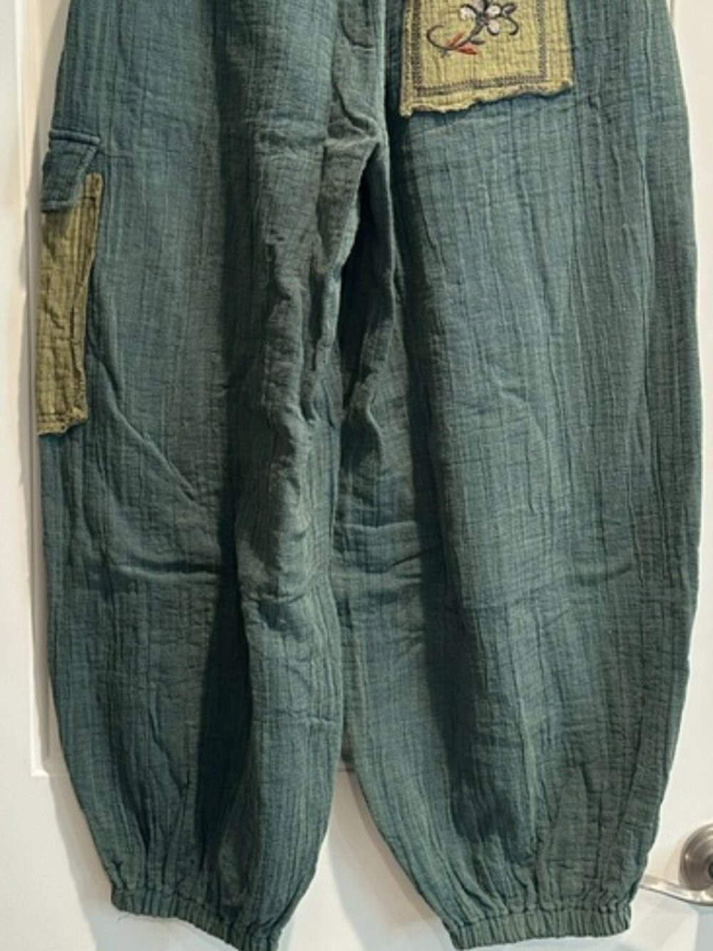 NWOT POL Green Floral Embroidered Joggers size- MEDIUM - Picture 9 of 9
